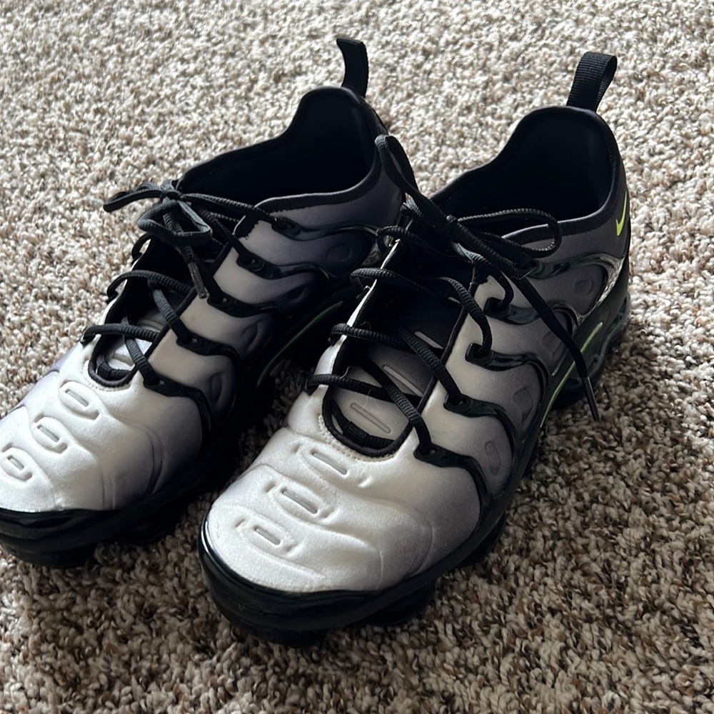 Nike Mens vapor max plus size 9.5